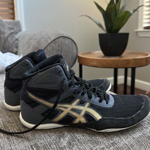 Asics Boys Wrestling Shoes size 6